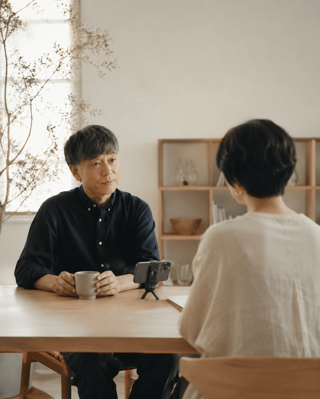 商談を録音する経営者 — KikiMiruなら録音が要点・ToDoに変わる